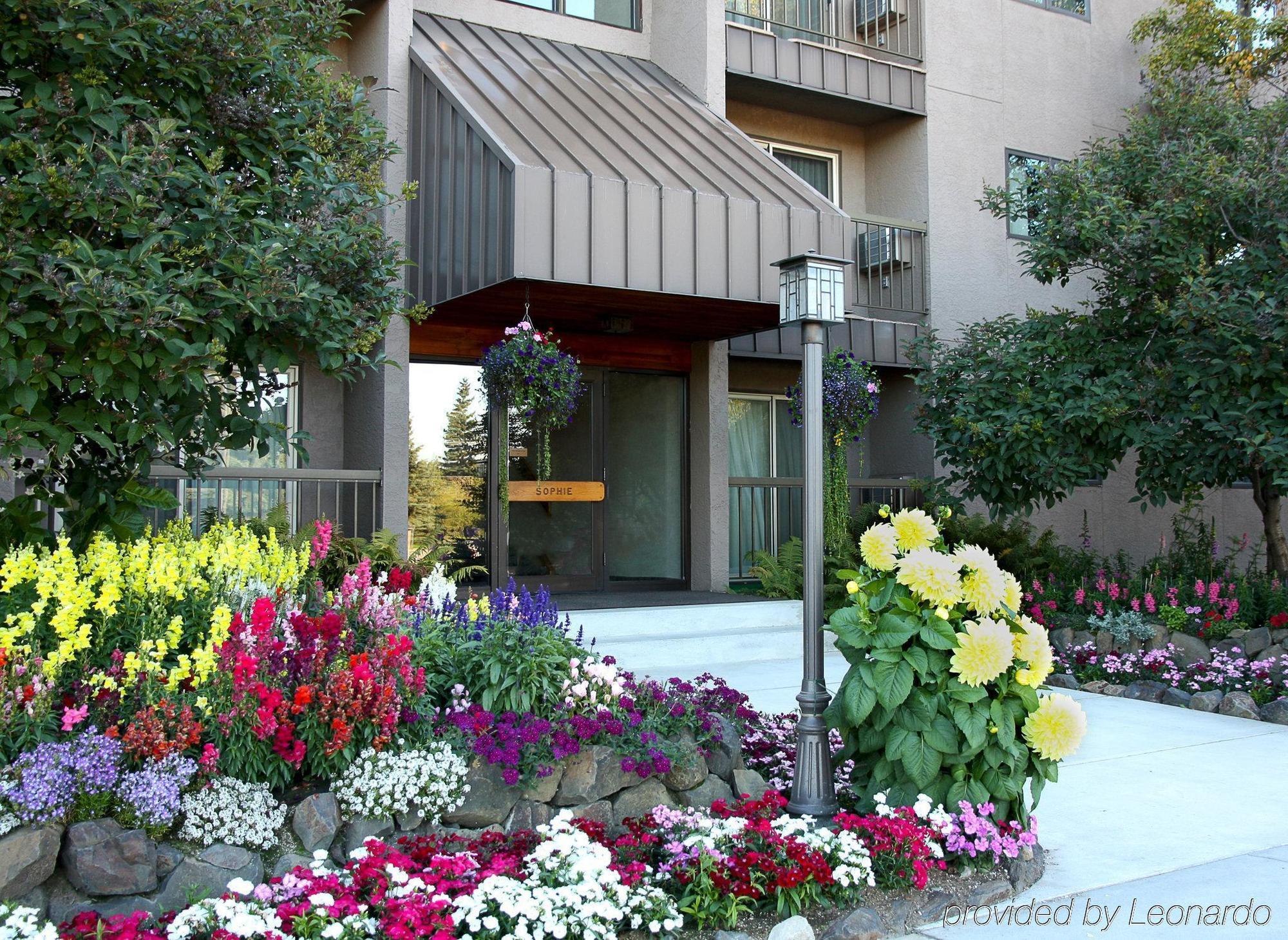 Sophie Station Suites Fairbanks Exterior photo